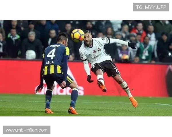 外脚背弧线球直挂上角引爆社媒讨论